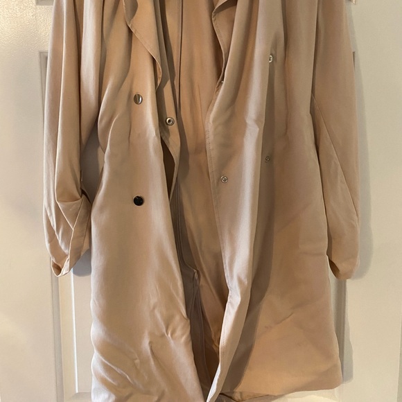 Beige TopShop trench coat. US 2 but I am a 6 and this is just a big fit! :) - Picture 4 of 4